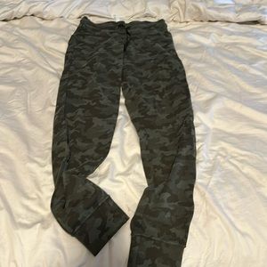 Lululemon camo joggers